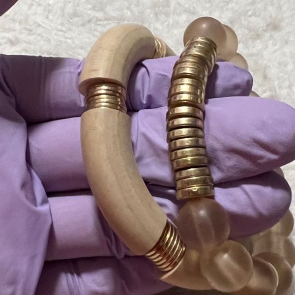 Set of 2 Wood Bead Elastic Bracelets Gold Tone Spacers - Picture 6 of 7